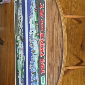 Hess 2010 toy truck and  Jet With  box new.